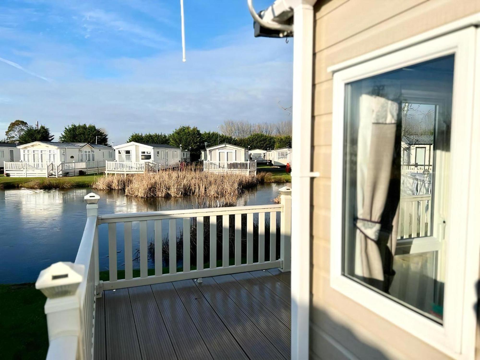 סקגנס Stunning Caravan With Full Lake View At Southview Holiday Park Ref 33004Ml מראה חיצוני תמונה